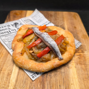 Coca espencat met ansjovis