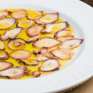 Gedroogde octopus gegrild met olijfolie